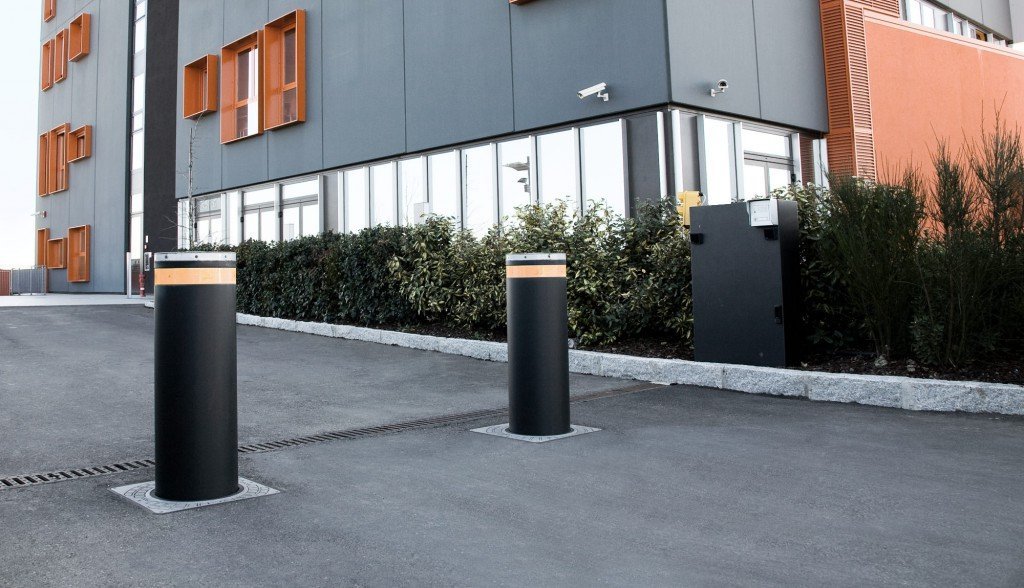 Twee parkeerpalen